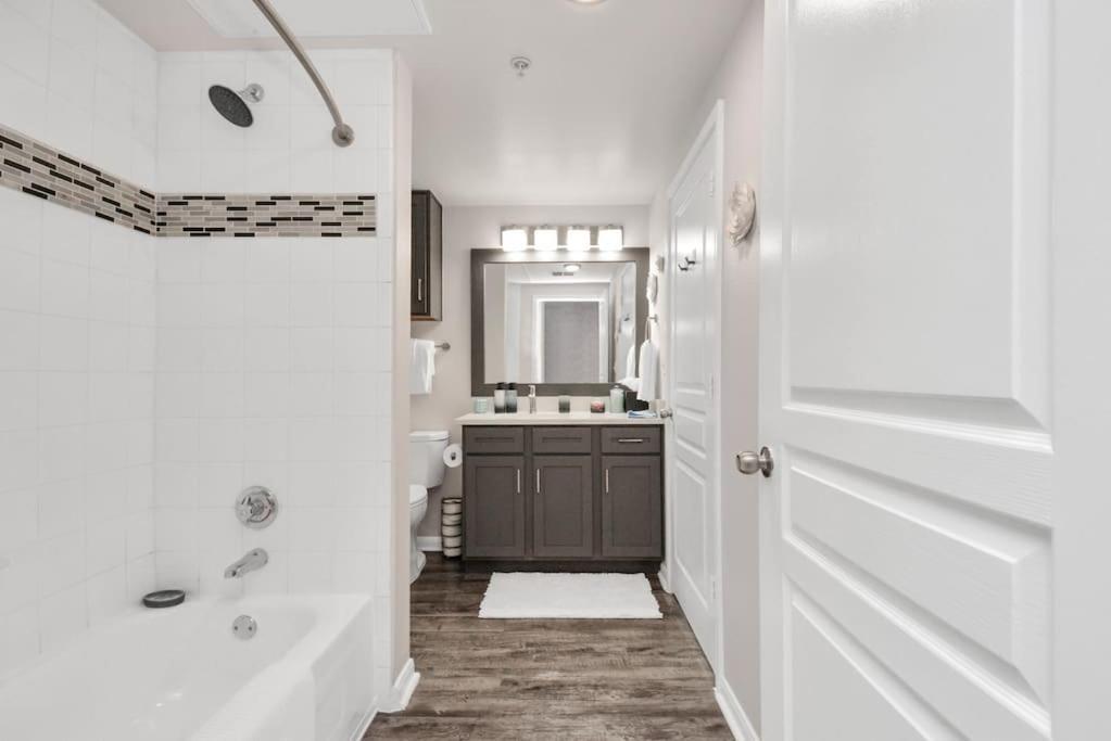 Luxury 1br ,nrg ,downtown ,med Center,galleria *